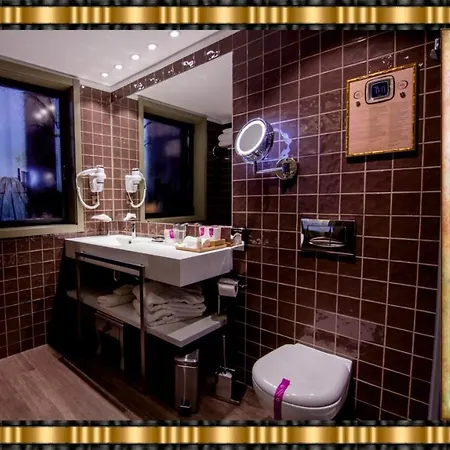 Ξενοδοχείο Jaguar - Airport To And Center And Vice-versa Is A Free And Continuous Shuttle Service From 7am To 8pm Πόρτο