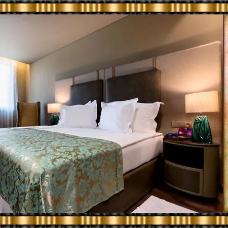 Jaguar - Airport To And Center And Vice-versa Is A Free And Continuous Shuttle Service From 7am To 8pm 4* Πόρτο