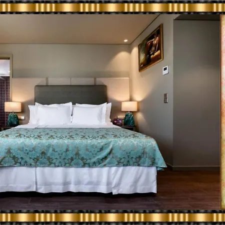 Jaguar - Airport To And Center And Vice-versa Is A Free And Continuous Shuttle Service From 7am To 8pm Πόρτο