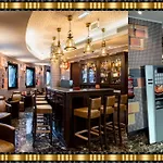 Jaguar - Is Near The Metro Has Free Parking And A Free Shuttle Service Between The Airport And The From 7am To 8pm Порту