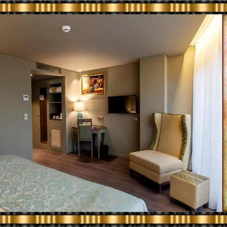 Jaguar - Airport To And Center And Vice-versa Is A Free And Continuous Shuttle Service From 7am To 8pm Hotel Porto