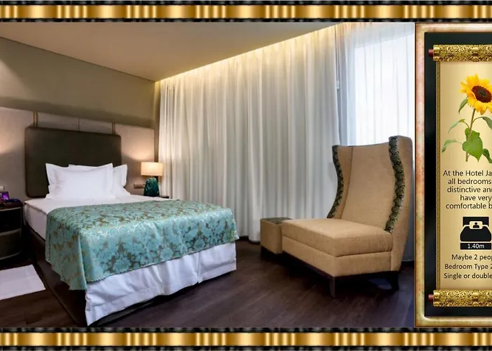 Jaguar - Is Near The Metro Has Free Parking And A Free Shuttle Service Between The Airport And The From 7am To 8pm 4* Porto