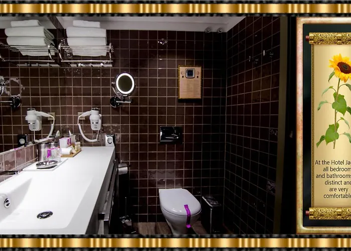 Jaguar - Is Near The Metro Has Free Parking And A Free Shuttle Service Between The Airport And The From 7am To 8pm Hotel Porto