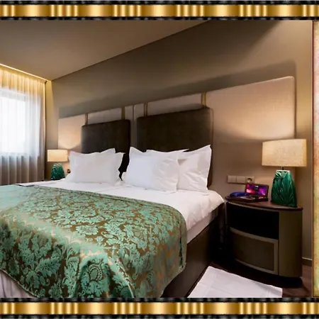 Hotel Jaguar - Airport To And Center And Vice-versa Is A Free And Continuous Shuttle Service From 7am To 8pm 4*