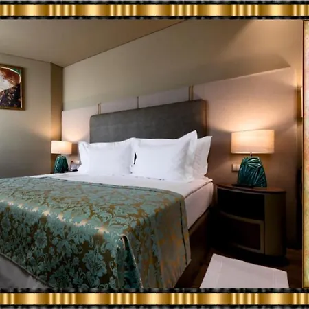 Hotel Jaguar - Airport To And Center And Vice-versa Is A Free And Continuous Shuttle Service From 7am To 8pm Porto