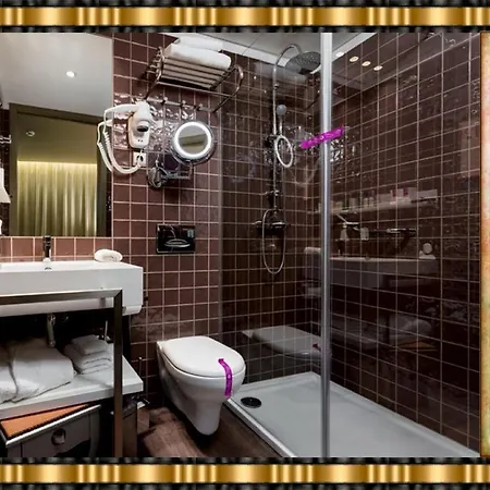 Jaguar - Airport To And Center And Vice-versa Is A Free And Continuous Shuttle Service From 7am To 8pm Hotel