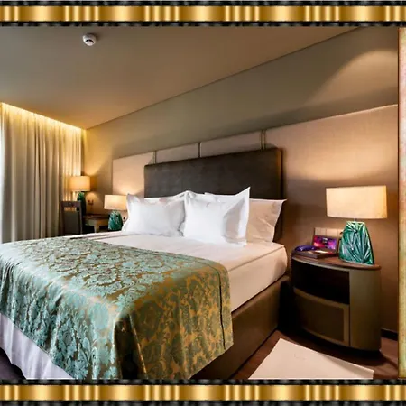 Jaguar - Is Near The Metro Has Free Parking And A Free Shuttle Service Between The Airport And The From 7am To 8pm ホテル 4*