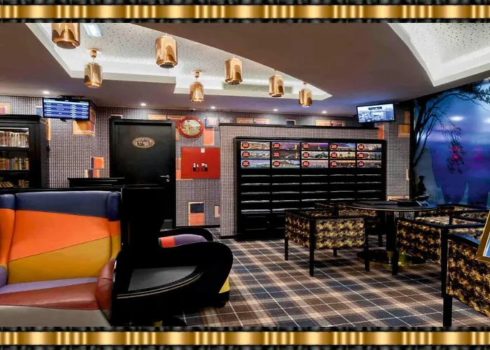 Jaguar - Is Near The Metro Has Free Parking And A Free Shuttle Service Between The Airport And The From 7am To 8pm ホテル