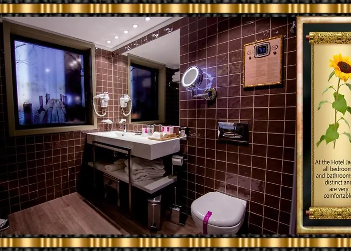 ホテル Jaguar - Is Near The Metro Has Free Parking And A Free Shuttle Service Between The Airport And The From 7am To 8pm ポルト