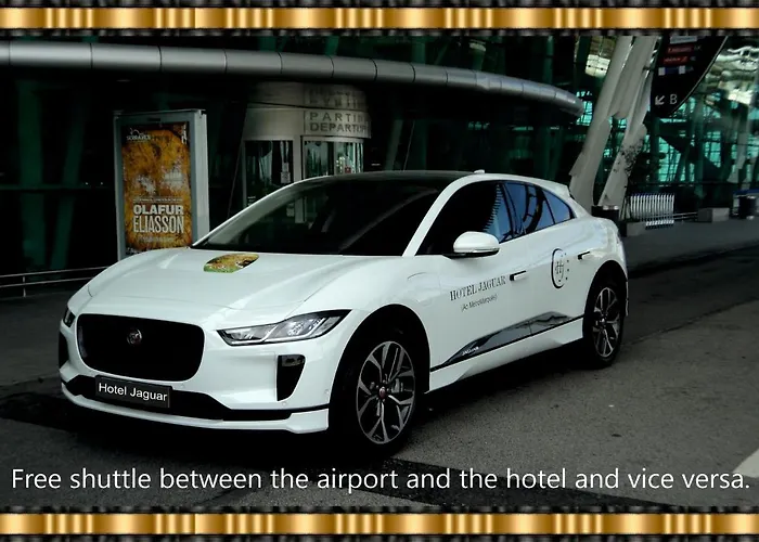 ホテル Jaguar - Is Near The Metro Has Free Parking And A Free Shuttle Service Between The Airport And The From 7am To 8pm