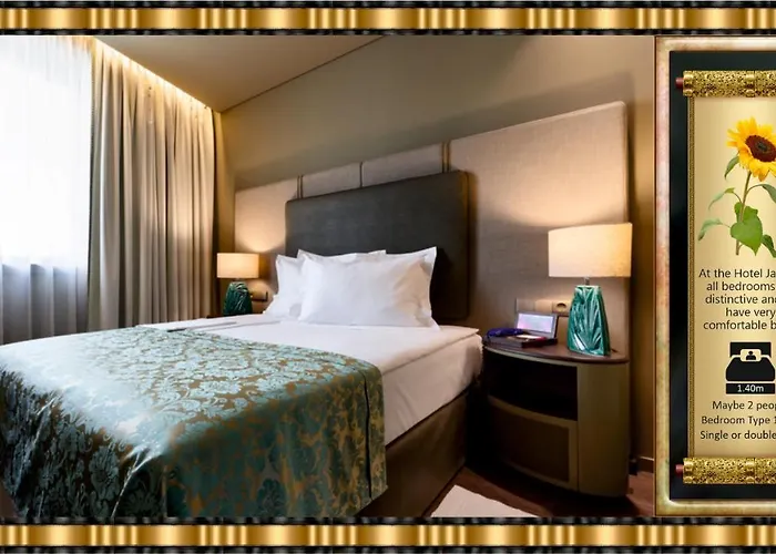 Jaguar - Is Near The Metro Has Free Parking And A Free Shuttle Service Between The Airport And The From 7am To 8pm ホテル 4*